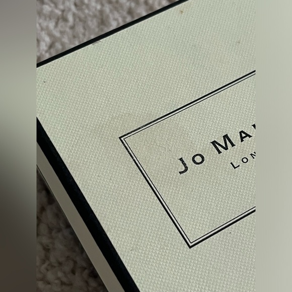 Jo Malone Mini Essentials Trio with Gift Box - Picture 7 of 9